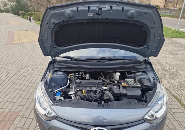 Hyundai i20 cena 24900 przebieg: 168000, rok produkcji 2014 z Pajęczno małe 191
